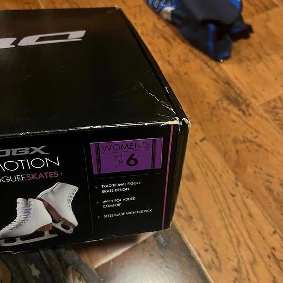 DBX Ice Skates, Size 6 - Picture 5 of 6